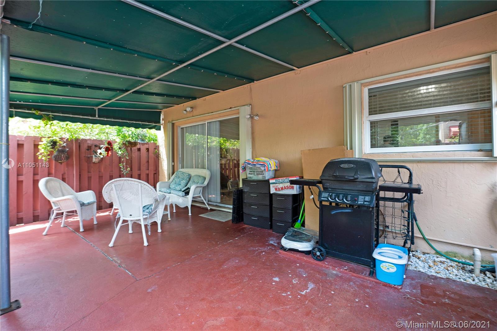 LAMBIANCE TOWNHOMES KENDA - Residential