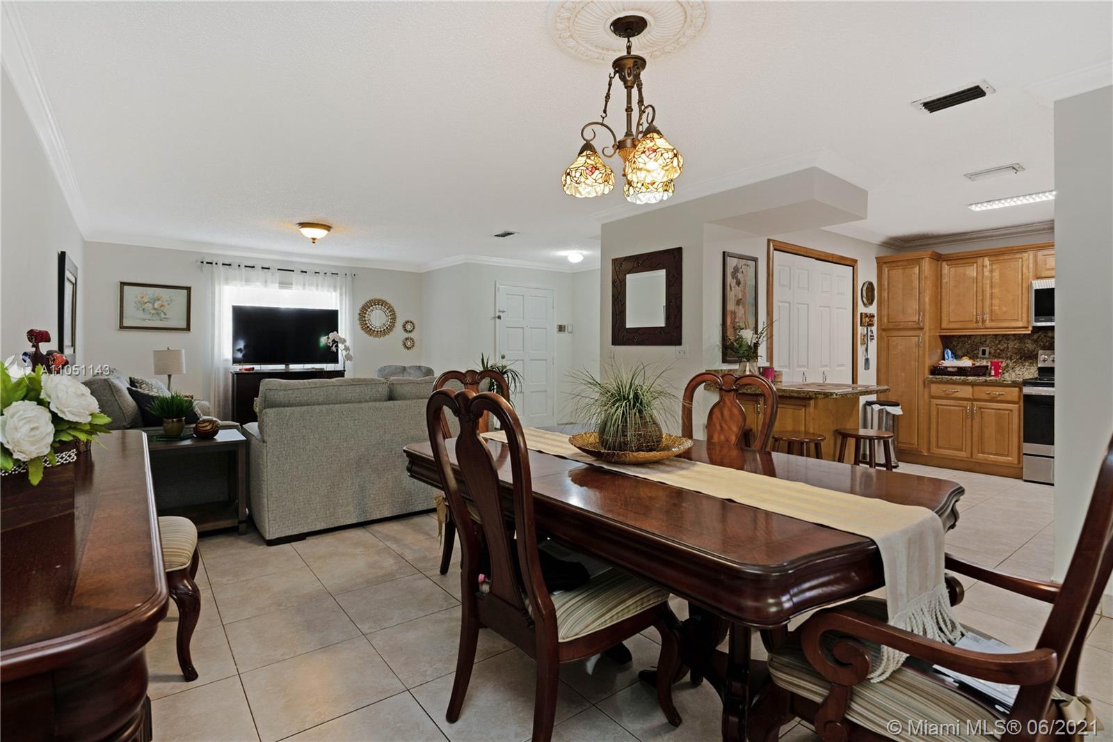 LAMBIANCE TOWNHOMES KENDA - Residential