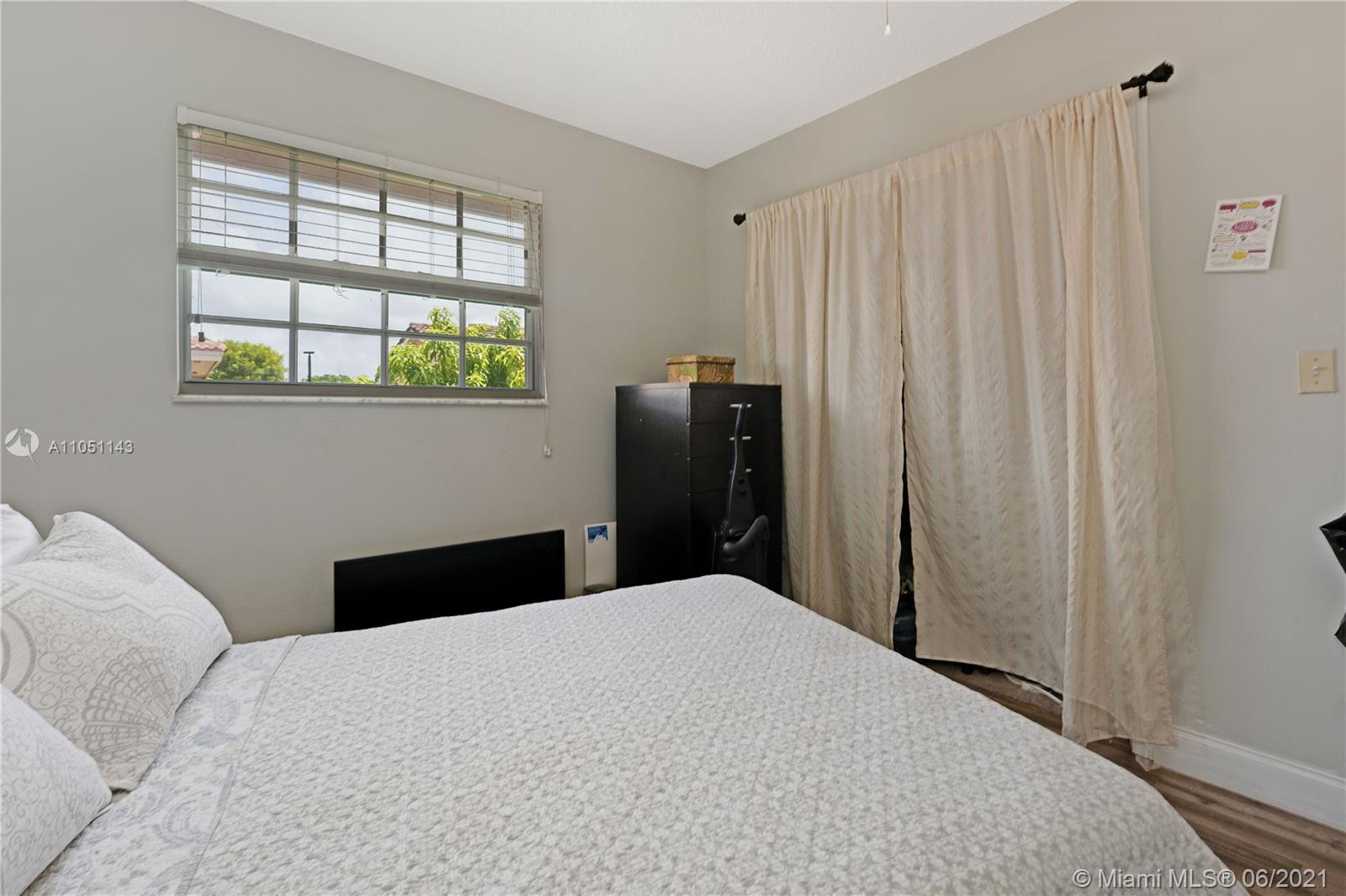 LAMBIANCE TOWNHOMES KENDA - Residential