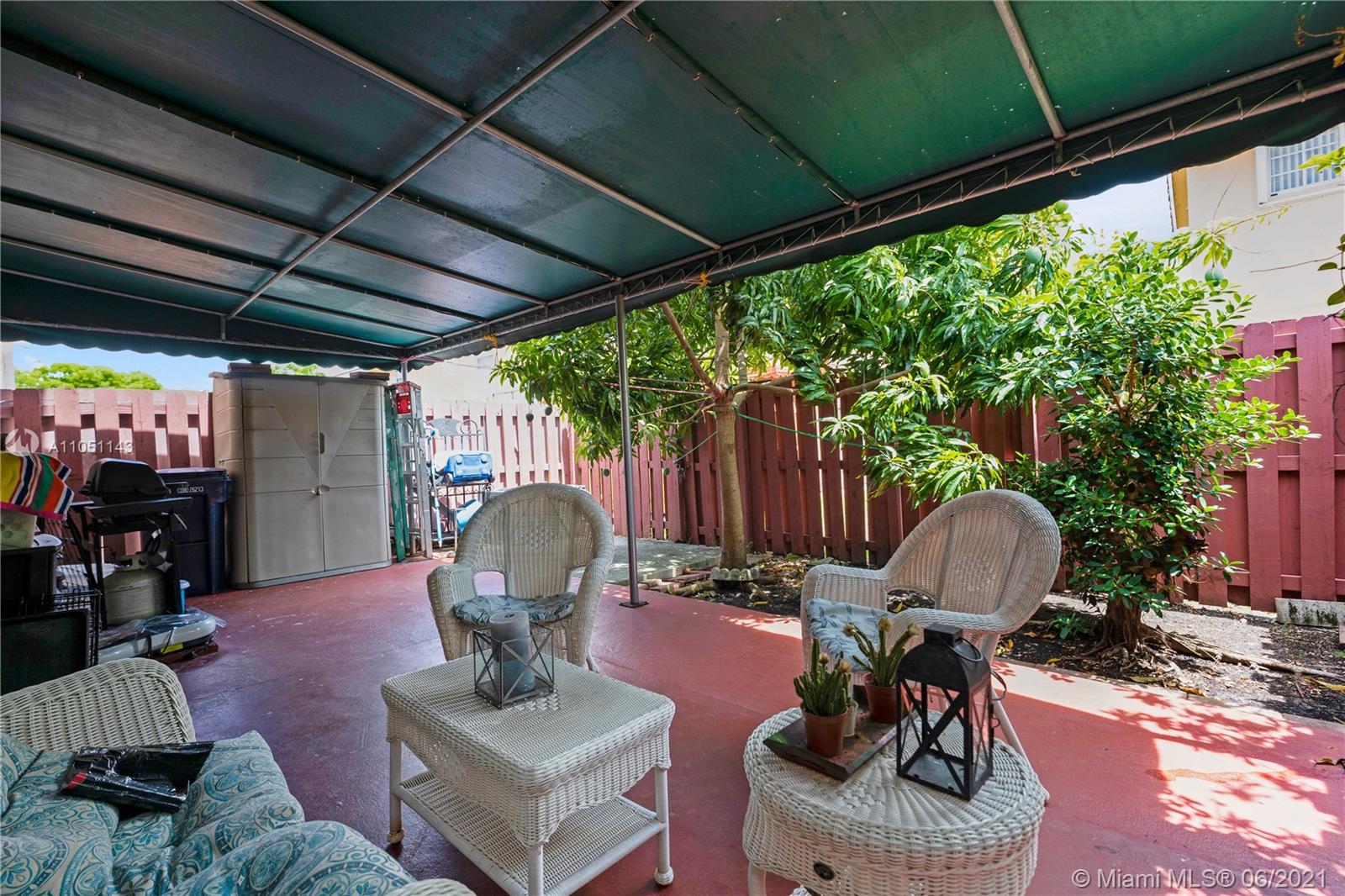 LAMBIANCE TOWNHOMES KENDA - Residential