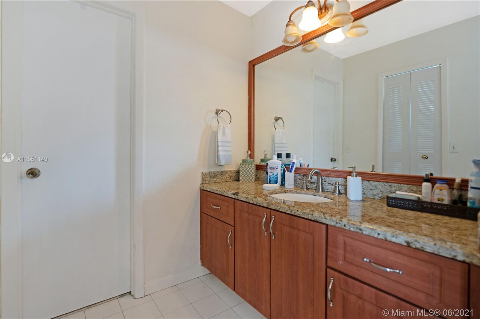 LAMBIANCE TOWNHOMES KENDA - Residential