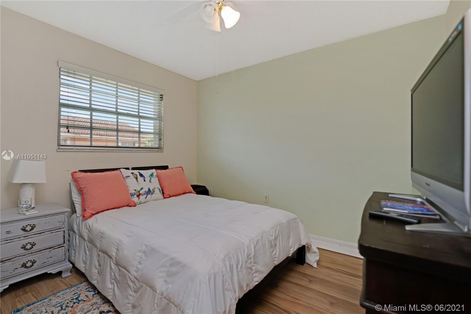 LAMBIANCE TOWNHOMES KENDA - Residential