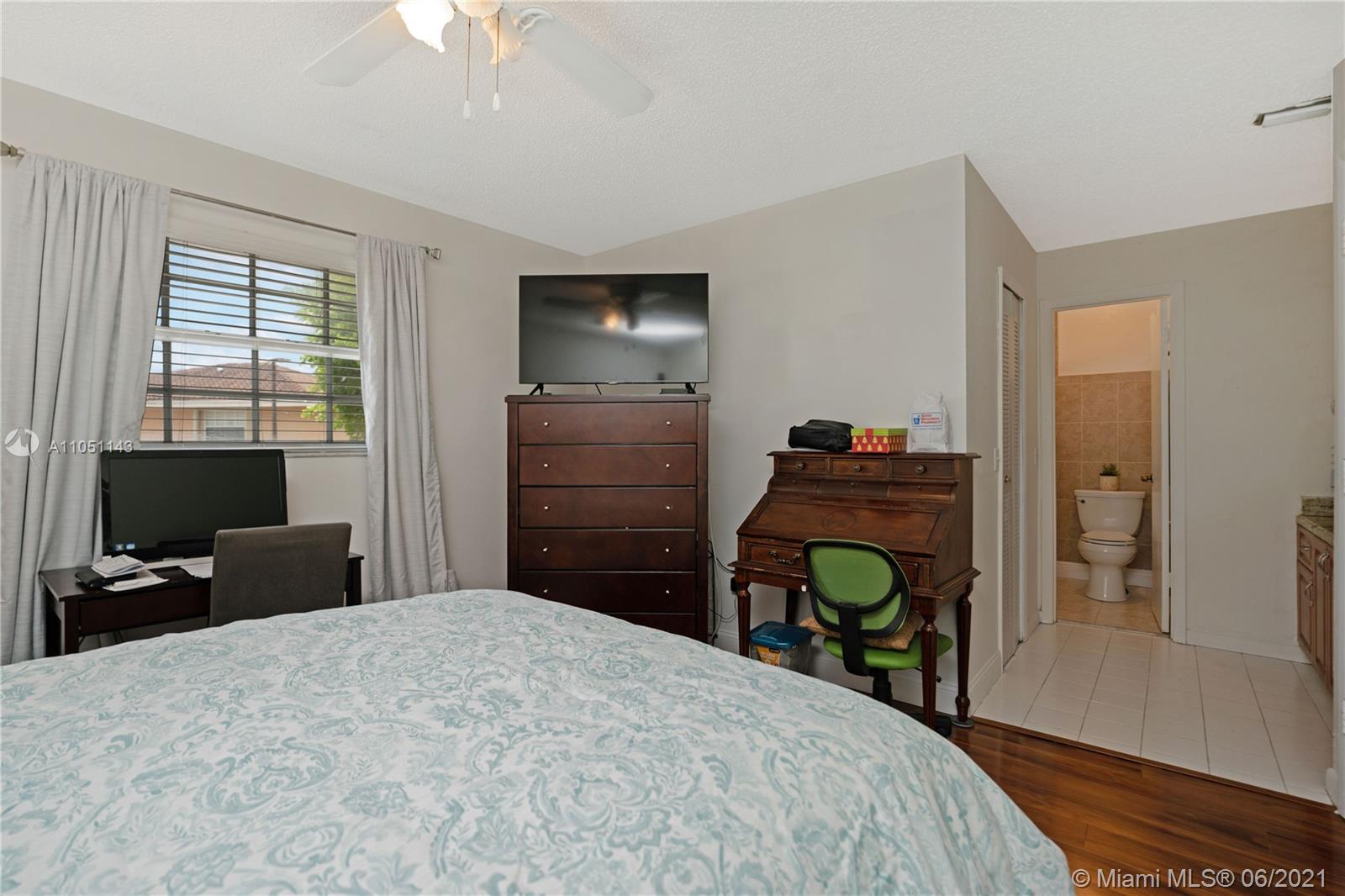 LAMBIANCE TOWNHOMES KENDA - Residential