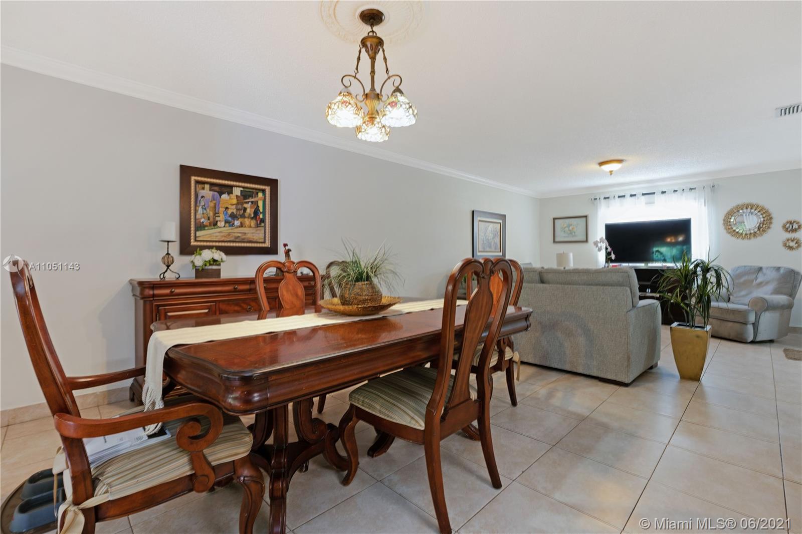 LAMBIANCE TOWNHOMES KENDA - Residential