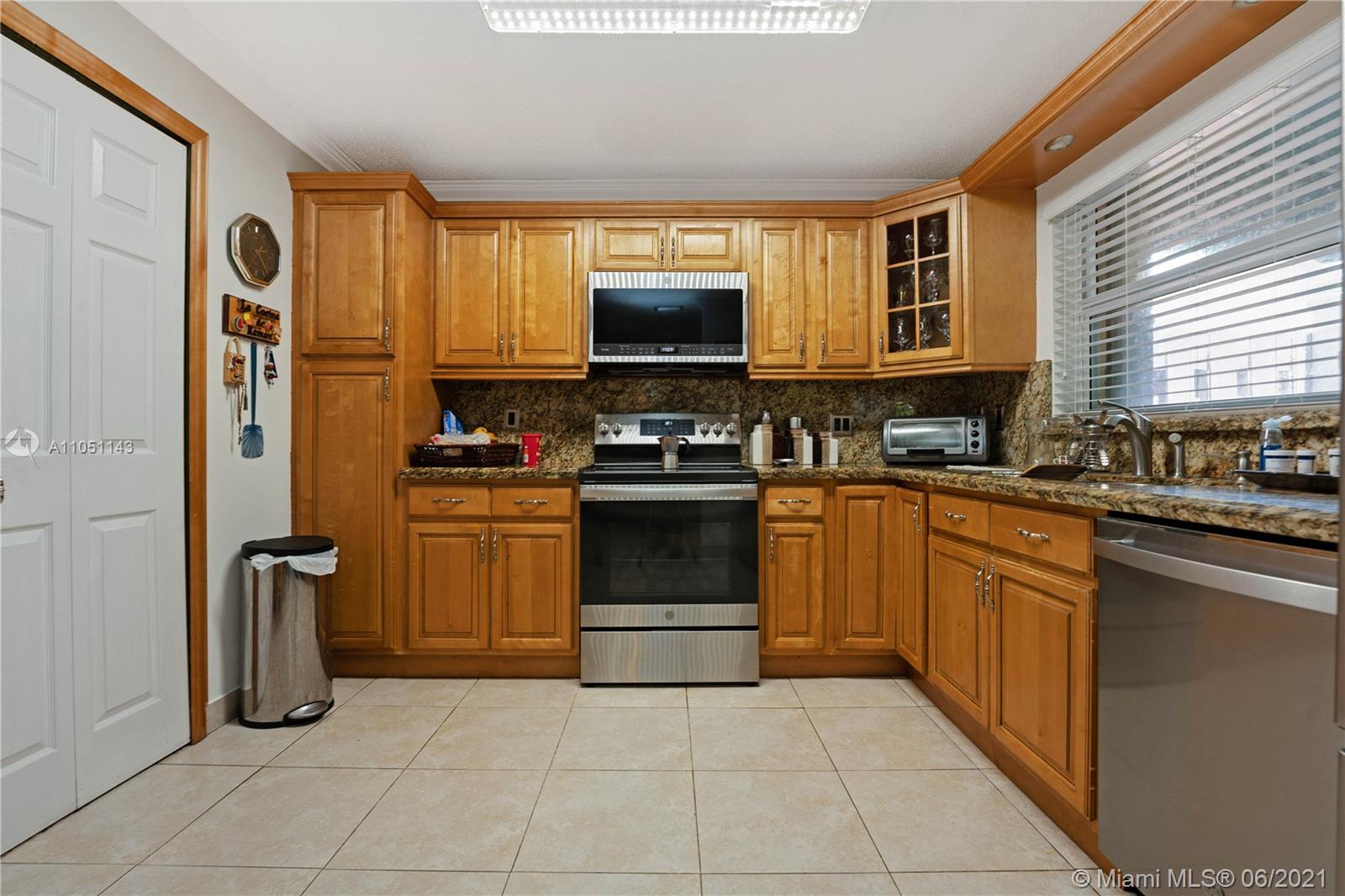 LAMBIANCE TOWNHOMES KENDA - Residential