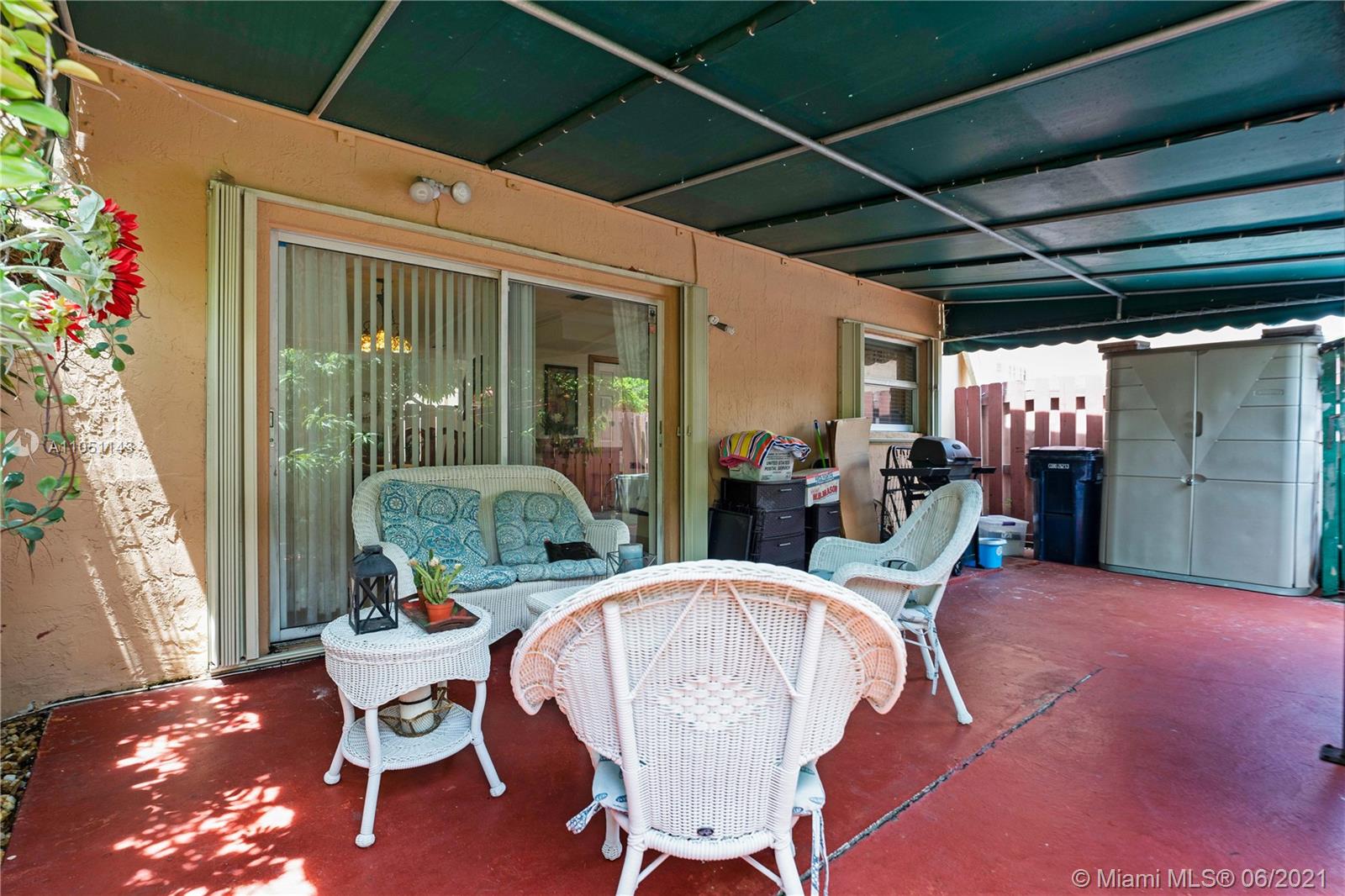 LAMBIANCE TOWNHOMES KENDA - Residential