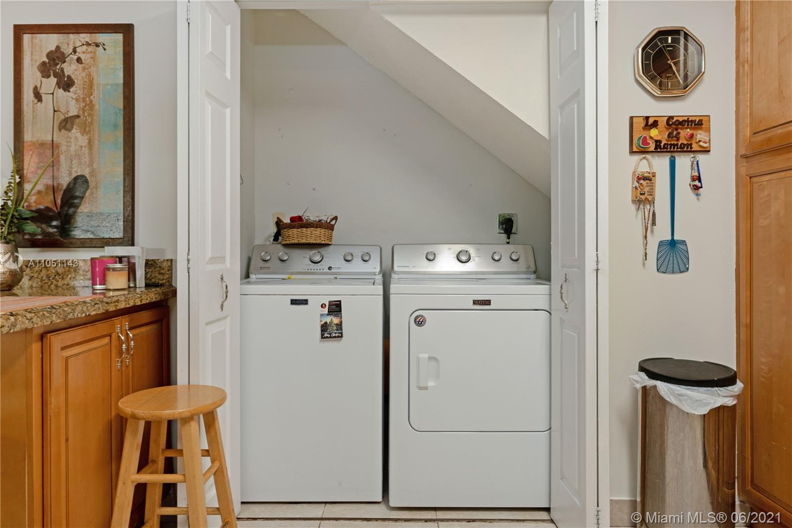 LAMBIANCE TOWNHOMES KENDA - Residential