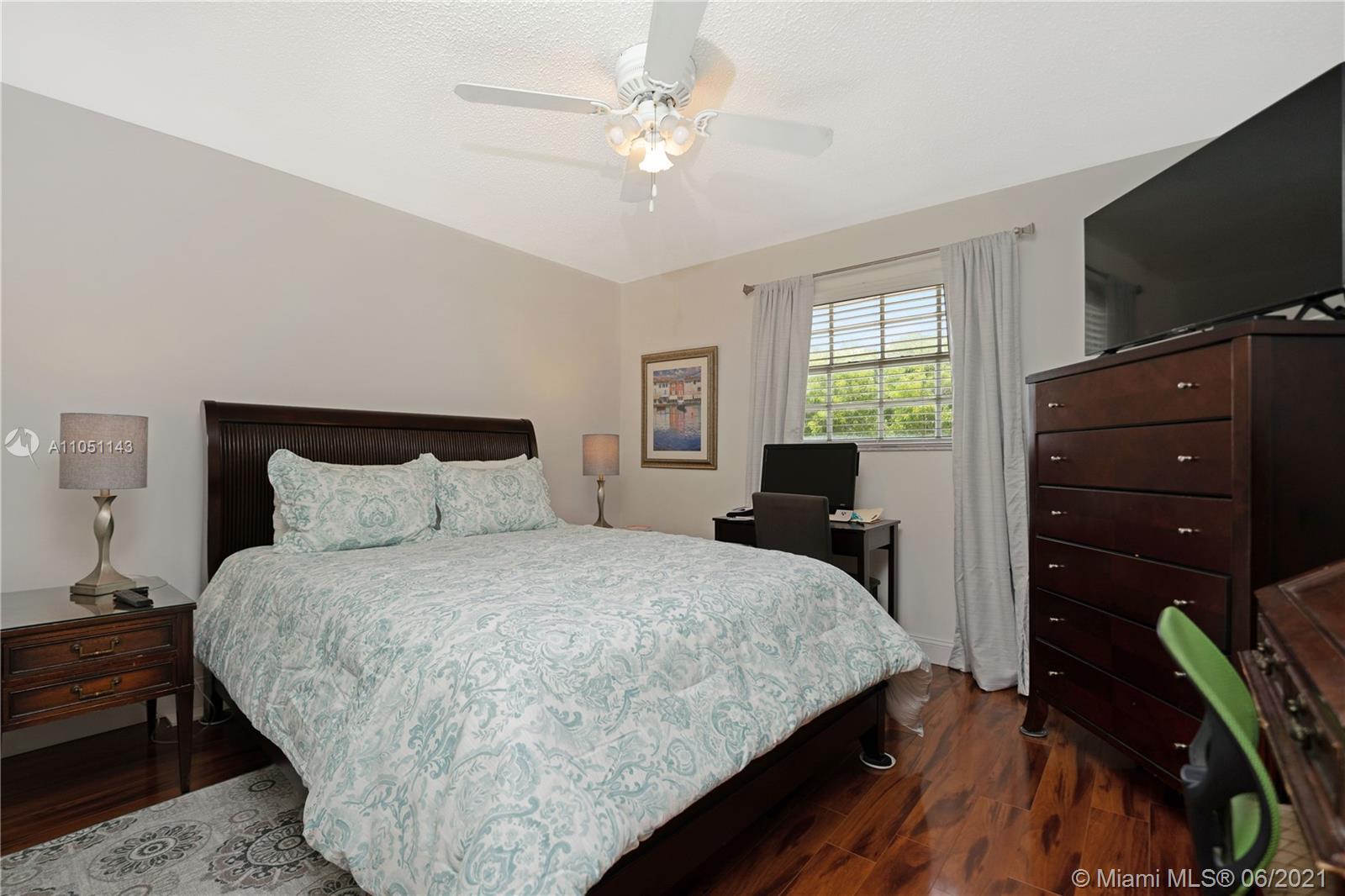 LAMBIANCE TOWNHOMES KENDA - Residential