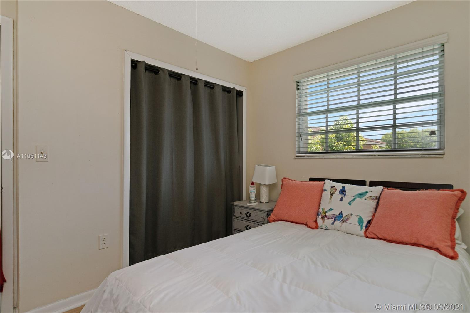 LAMBIANCE TOWNHOMES KENDA - Residential