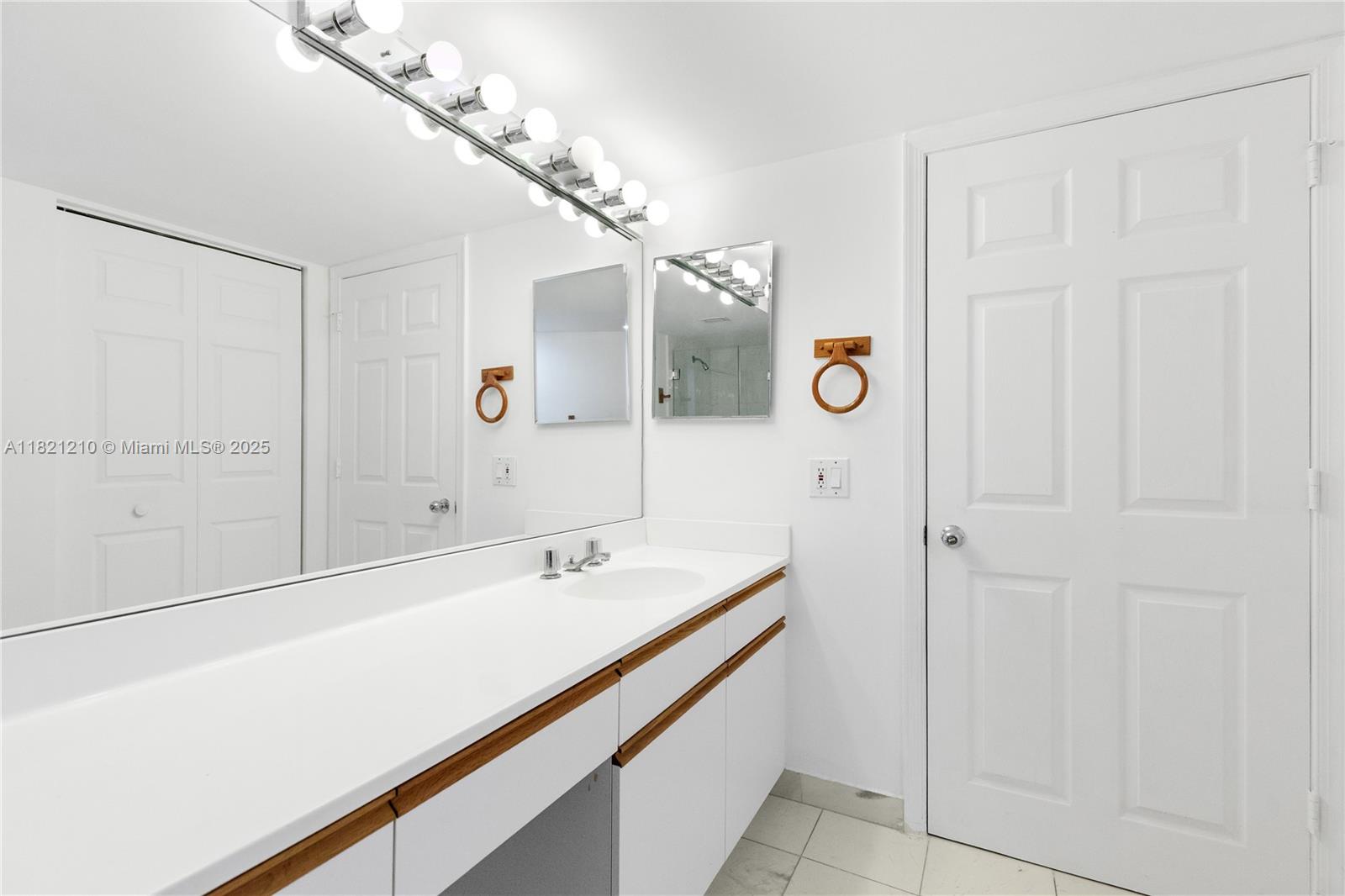 MYSTIC POINTE TOWER 500 C - Residential