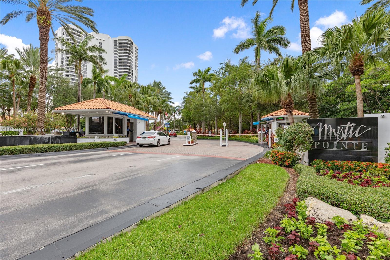 MYSTIC POINTE TOWER 500 C - Residential