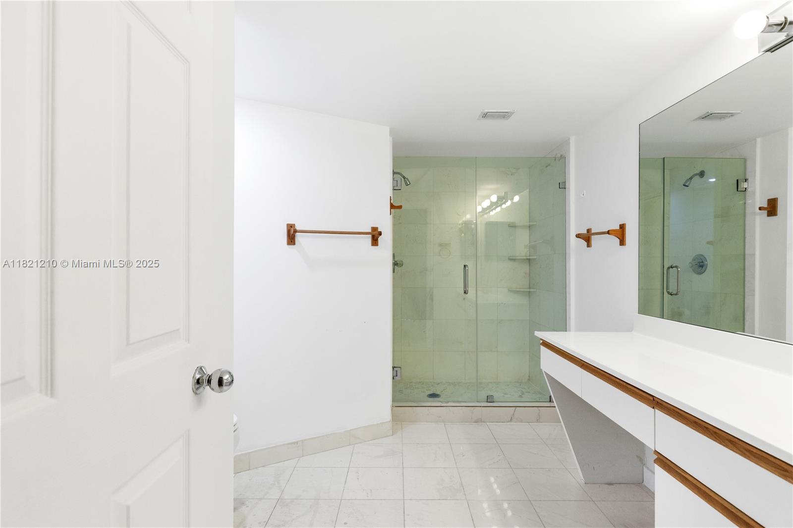 MYSTIC POINTE TOWER 500 C - Residential