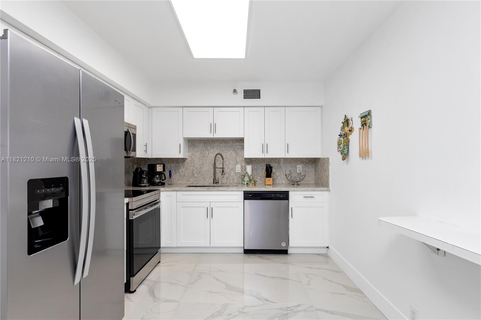 MYSTIC POINTE TOWER 500 C - Residential