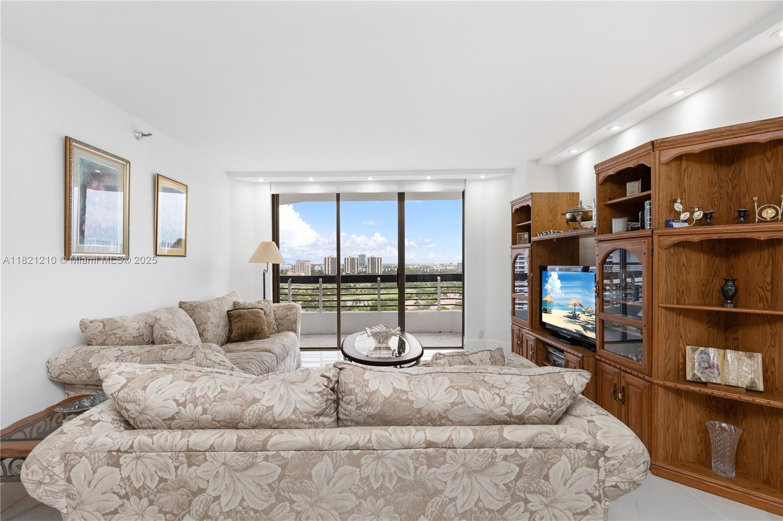 MYSTIC POINTE TOWER 500 C - Residential