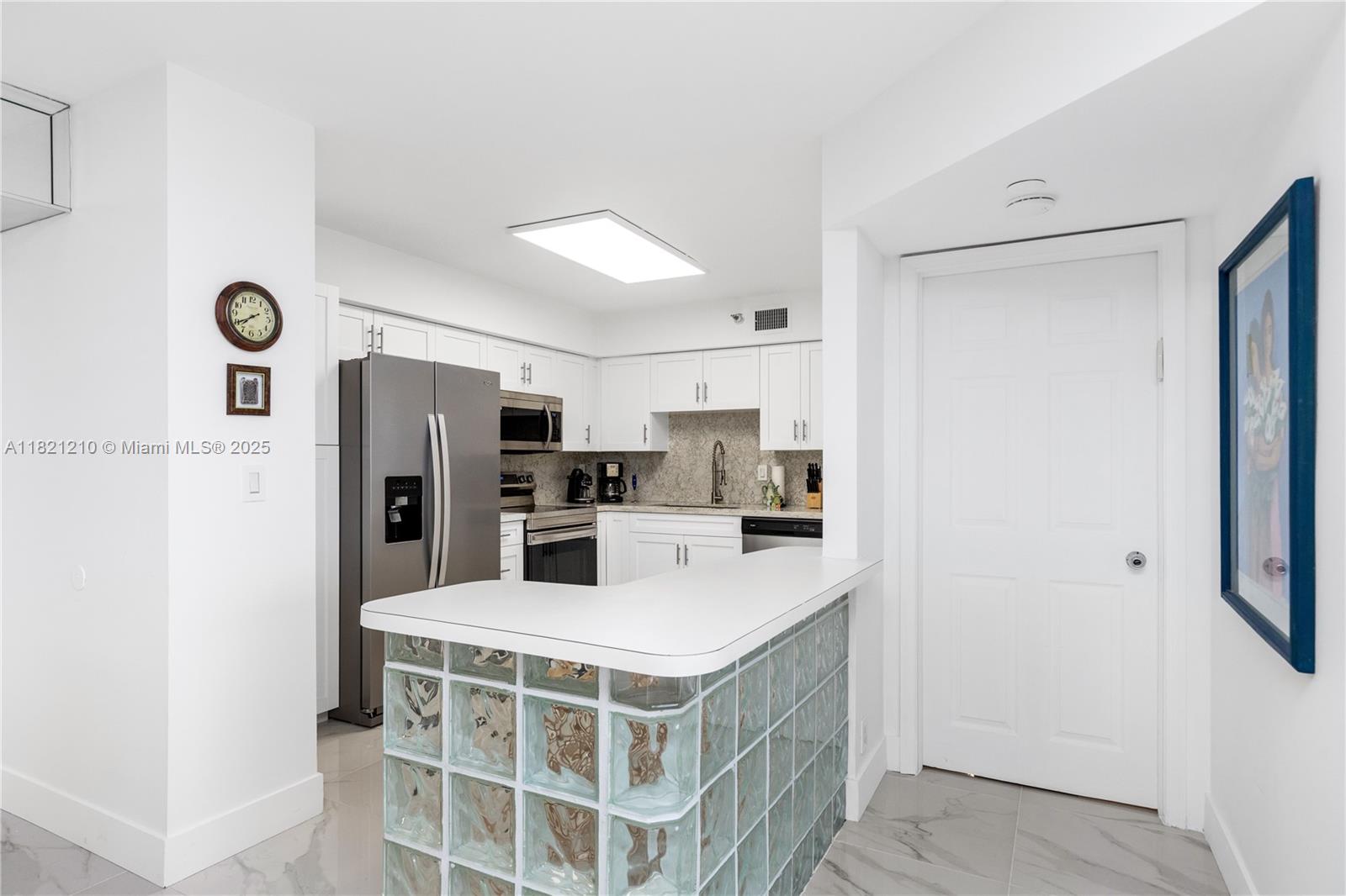 MYSTIC POINTE TOWER 500 C - Residential