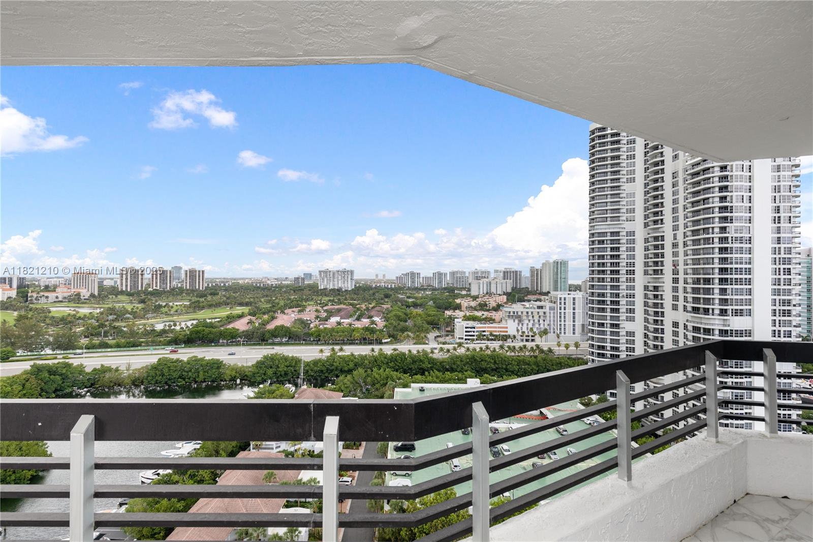 MYSTIC POINTE TOWER 500 C - Residential