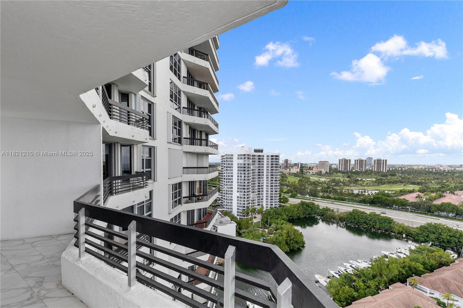 MYSTIC POINTE TOWER 500 C - Residential
