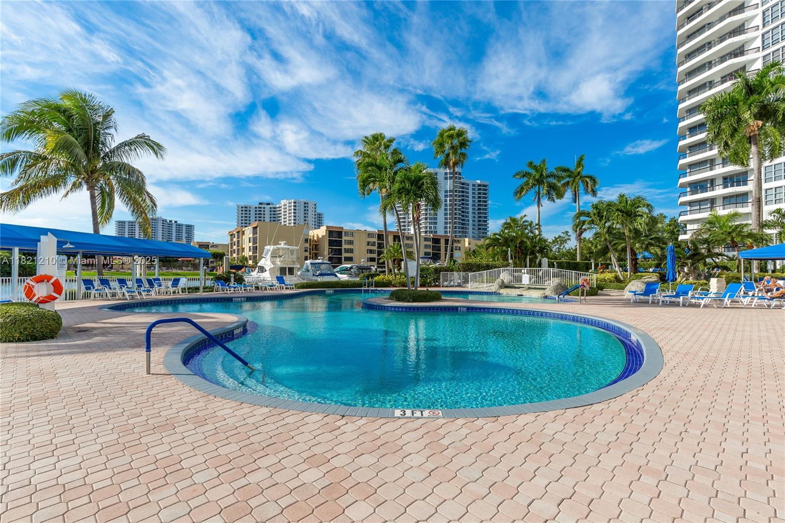 MYSTIC POINTE TOWER 500 C - Residential