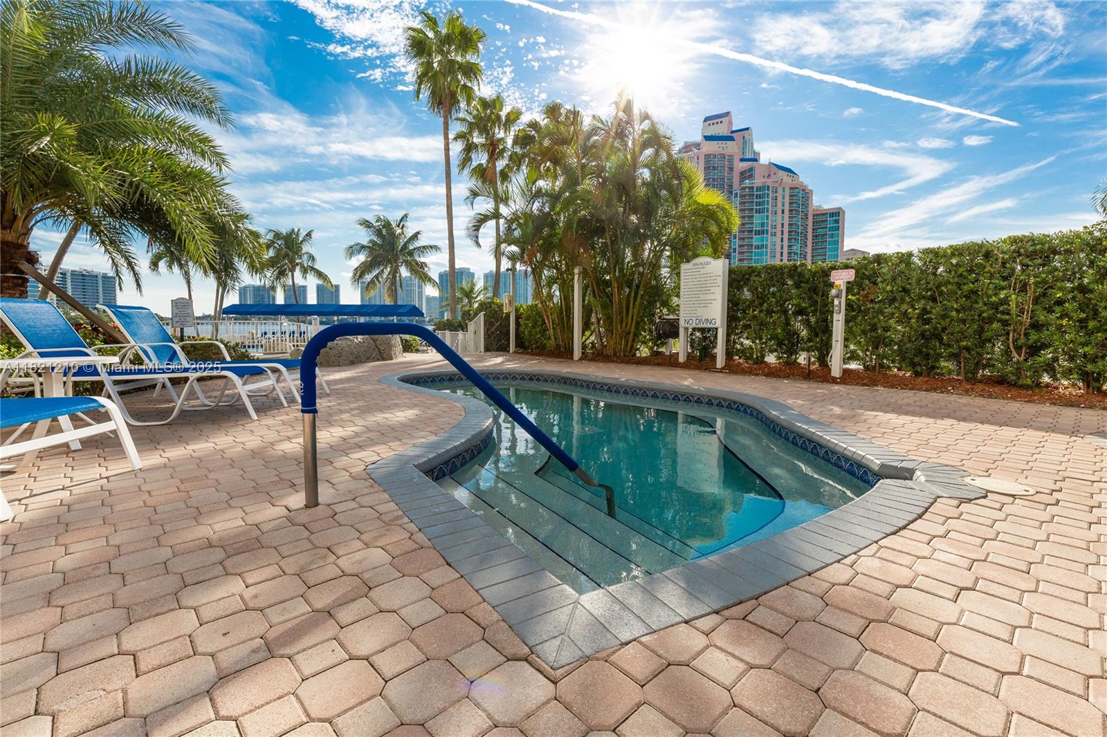 MYSTIC POINTE TOWER 500 C - Residential