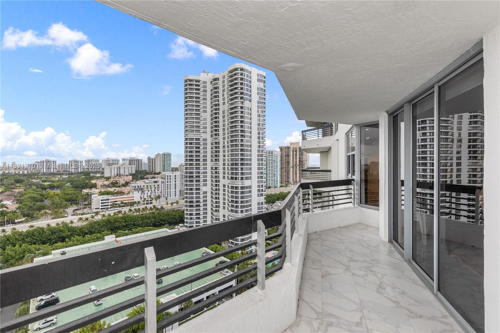 MYSTIC POINTE TOWER 500 C - Residential