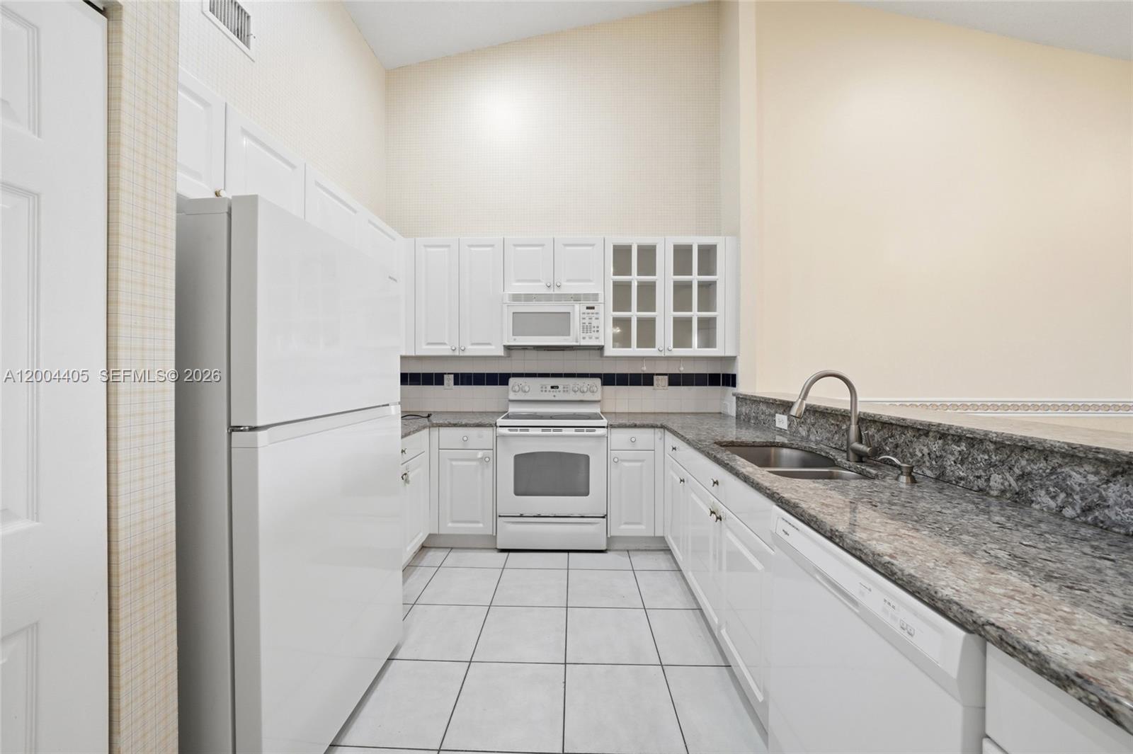 CORAL TRACE - Residential Lease