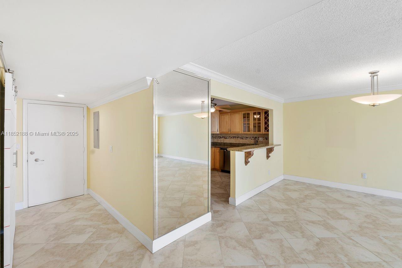 STRATFORD TOWERS CONDO - Residential