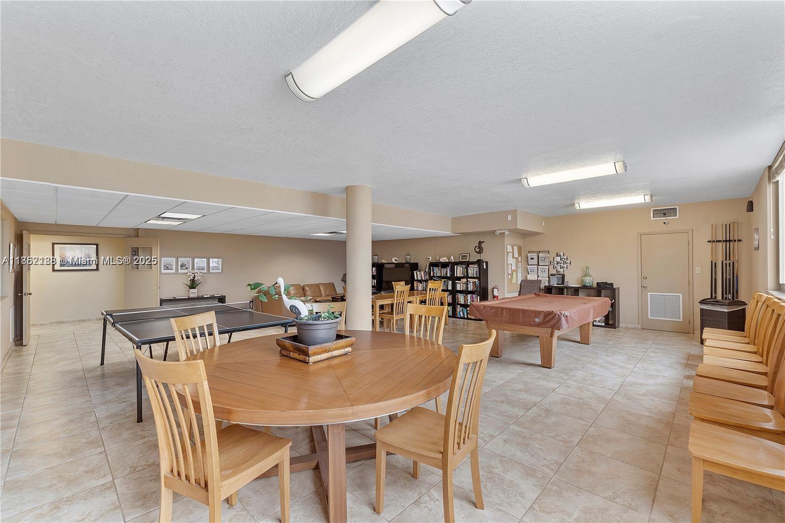 STRATFORD TOWERS CONDO - Residential