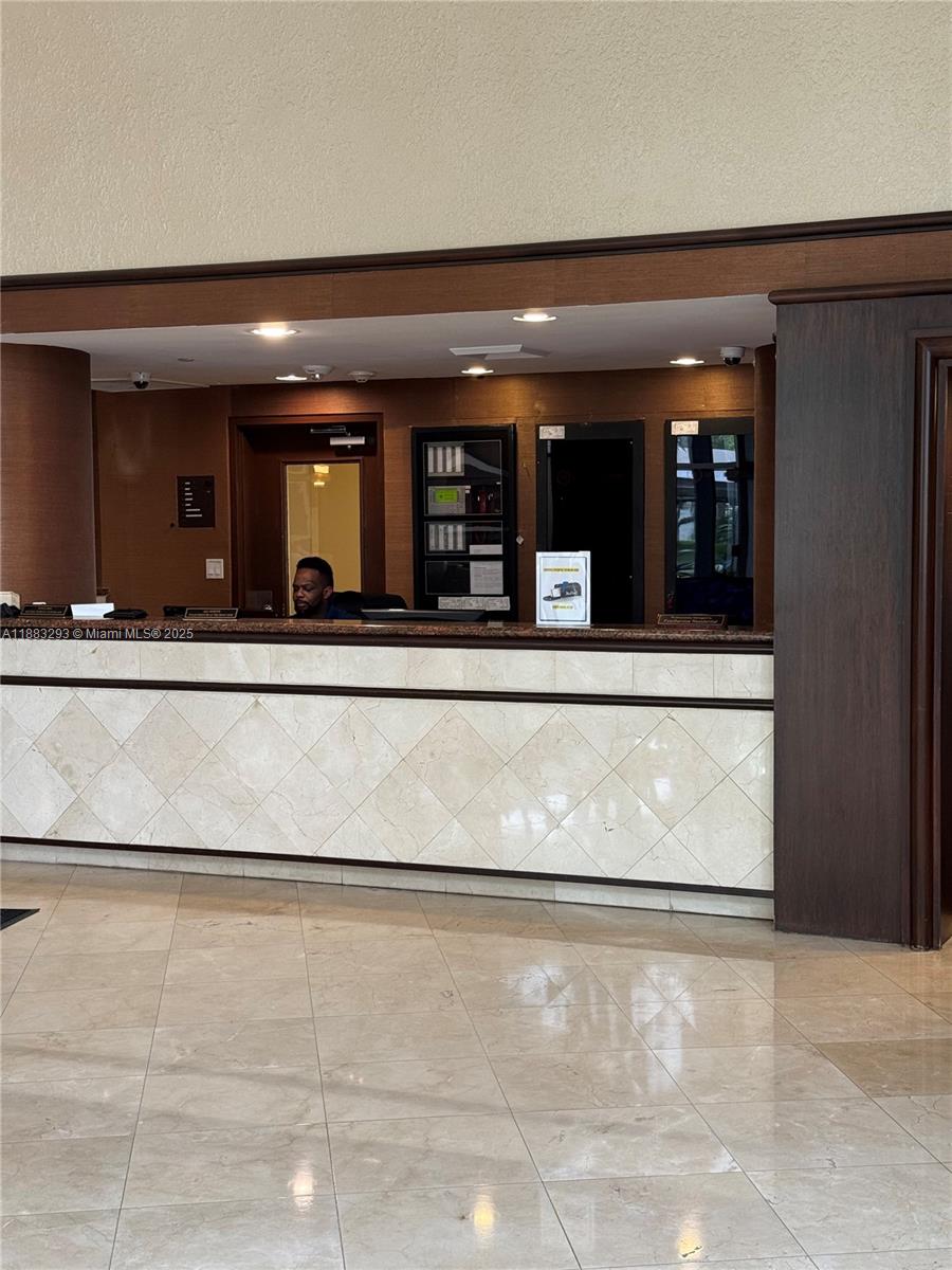 MYSTIC POINTE TOWER 600 C - Residential