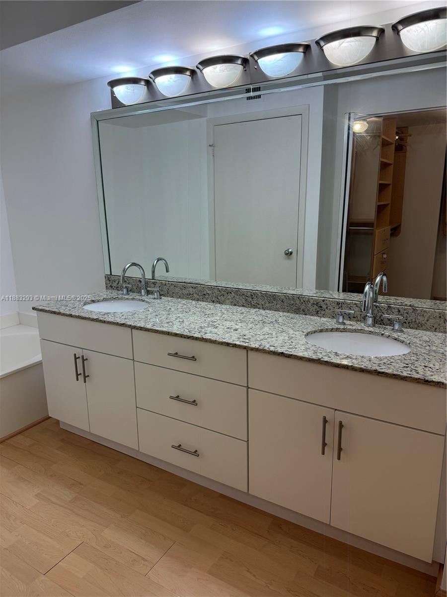 MYSTIC POINTE TOWER 600 C - Residential