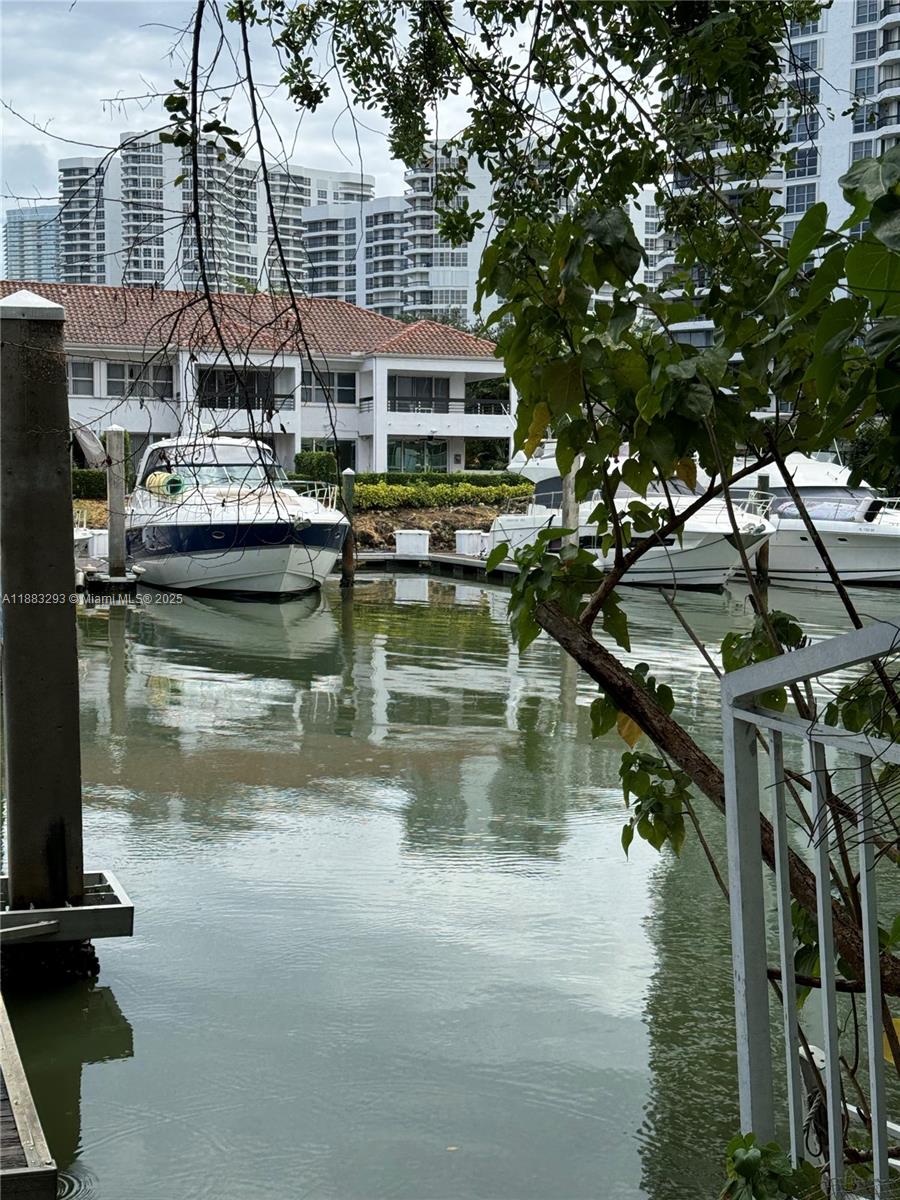 MYSTIC POINTE TOWER 600 C - Residential