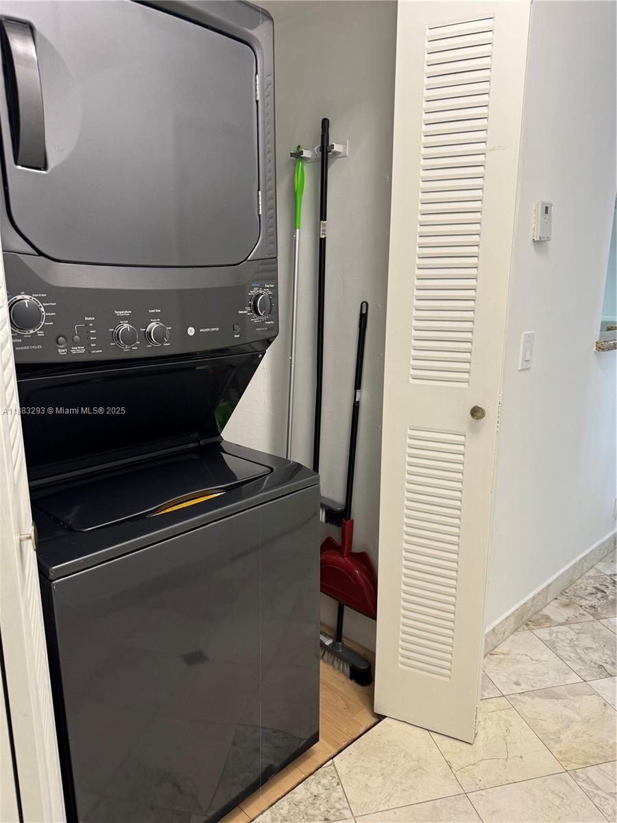 MYSTIC POINTE TOWER 600 C - Residential