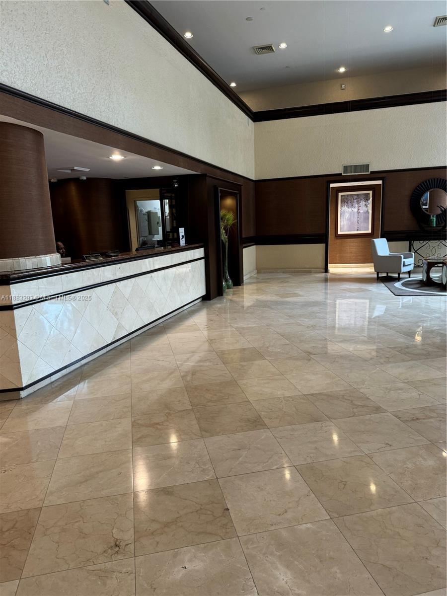 MYSTIC POINTE TOWER 600 C - Residential