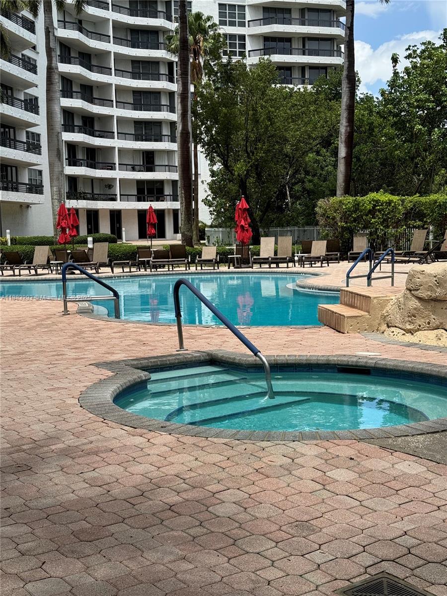 MYSTIC POINTE TOWER 600 C - Residential