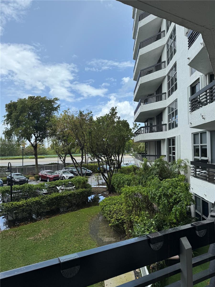 MYSTIC POINTE TOWER 600 C - Residential