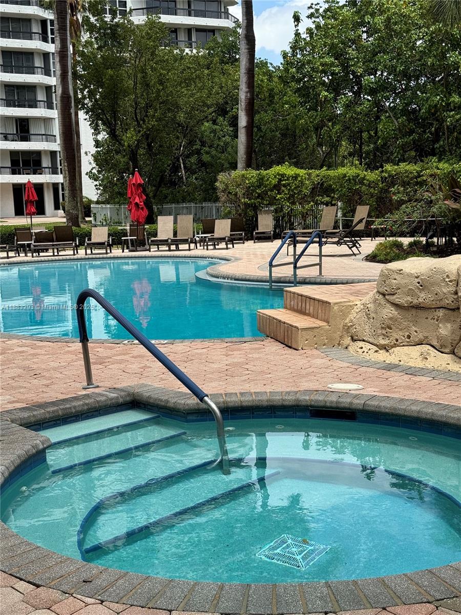 MYSTIC POINTE TOWER 600 C - Residential