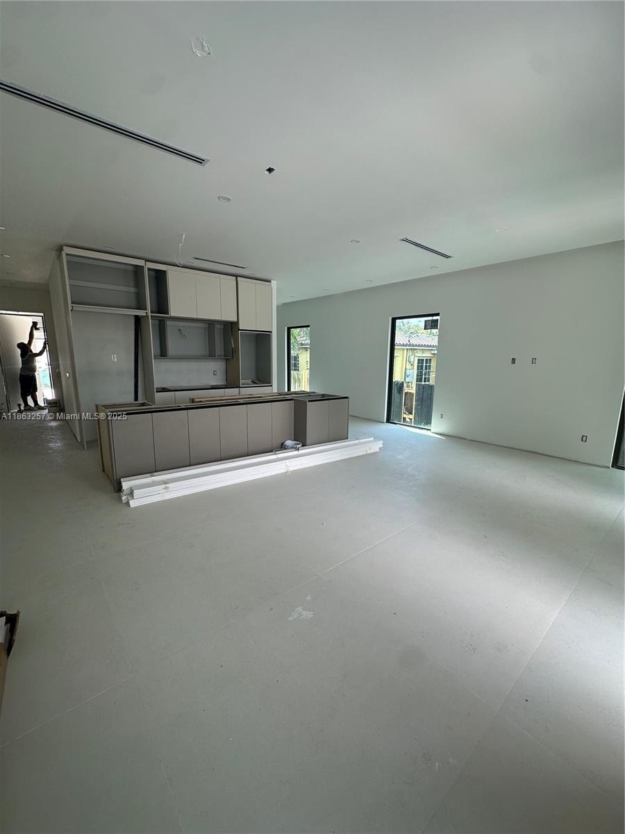 1319 NE 13th Ave