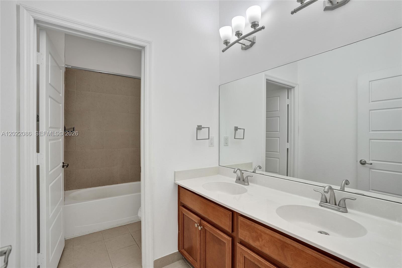 CHAMPION LAKES - Residential