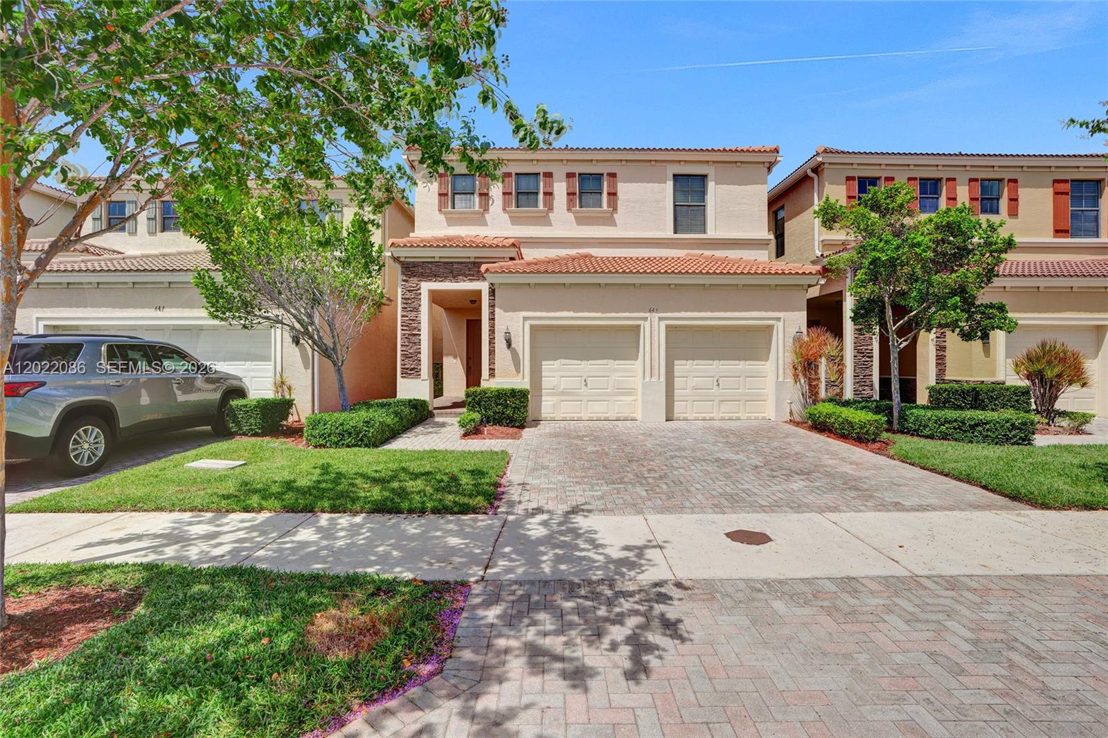 CHAMPION LAKES - Residential