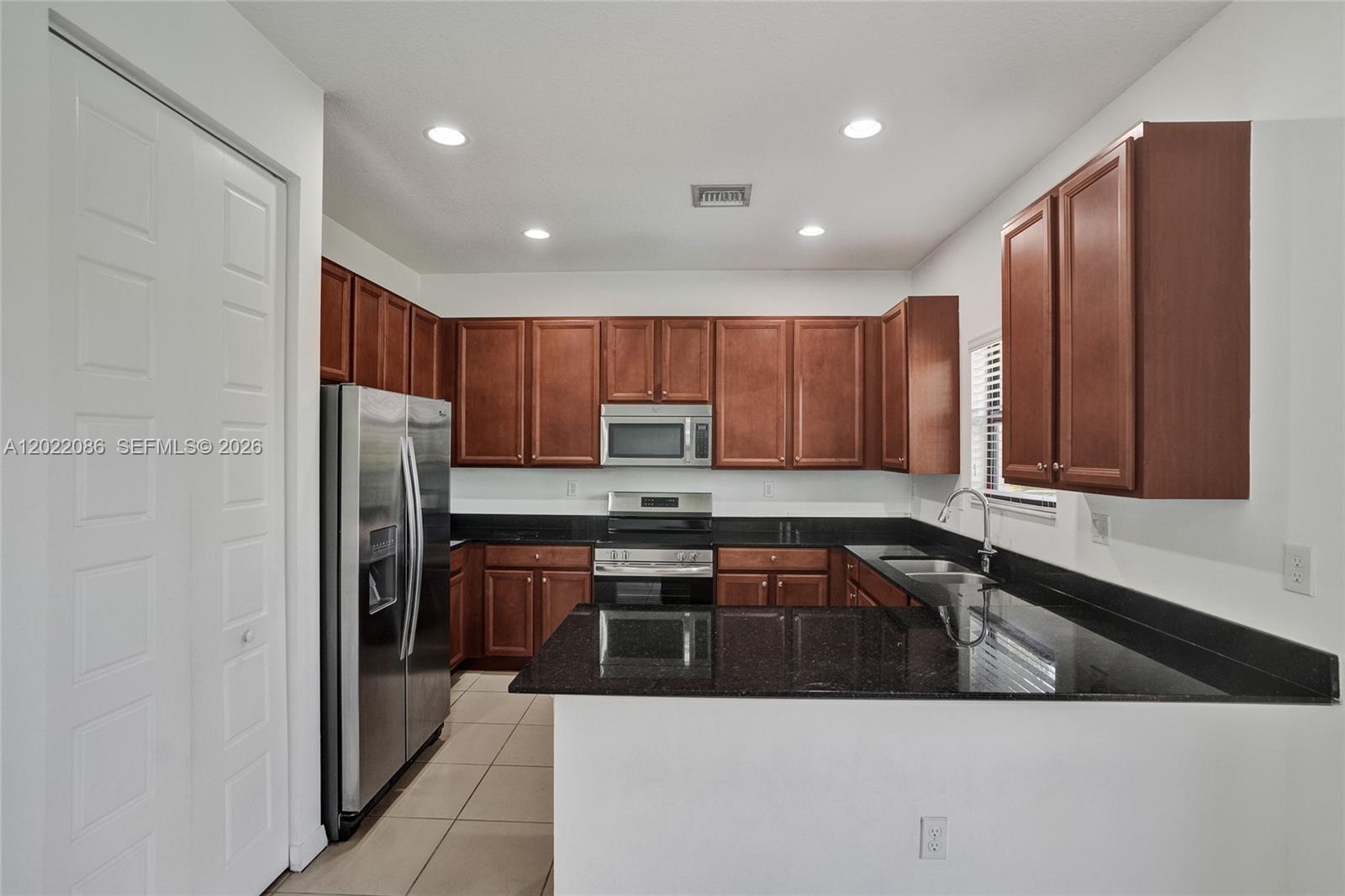 CHAMPION LAKES - Residential