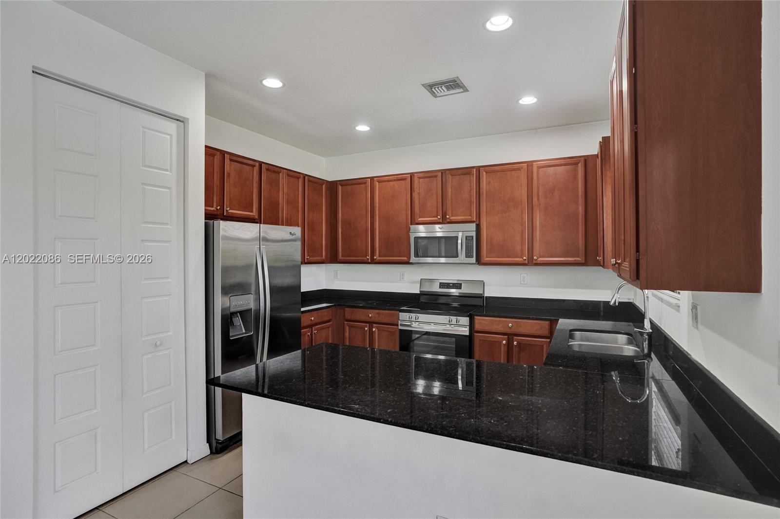 CHAMPION LAKES - Residential