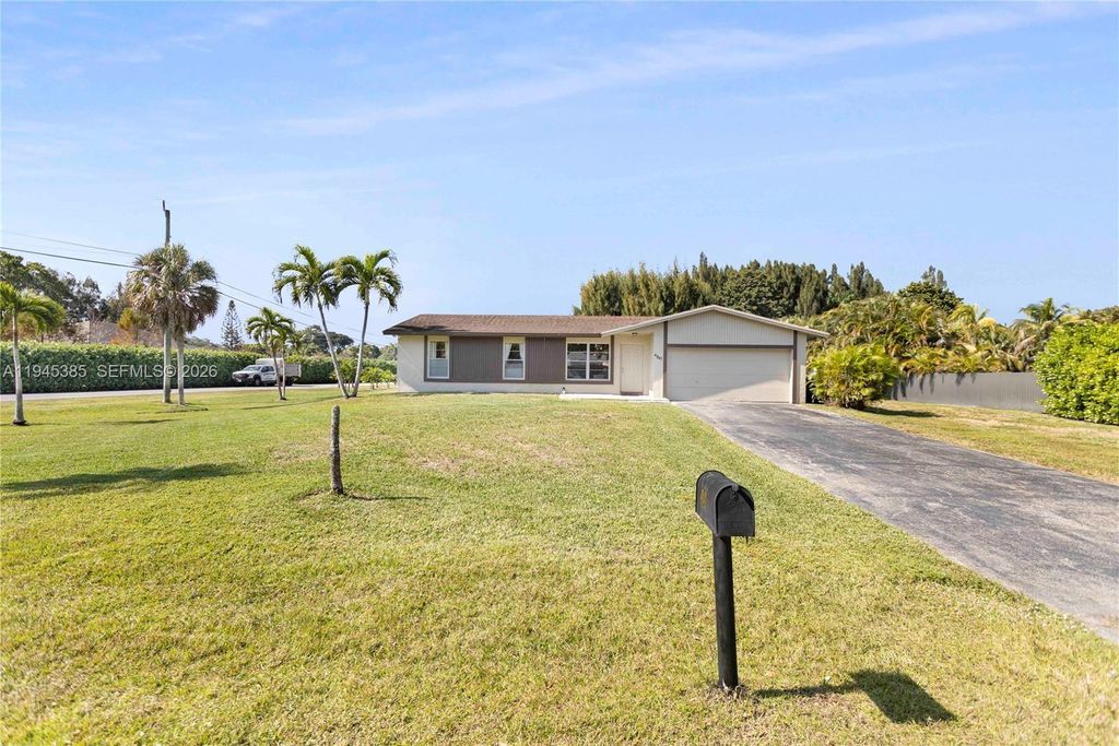 Photo of 4841 SW 201st Ter, Southwest Ranches, FL 33332 (MLS # A11945385)