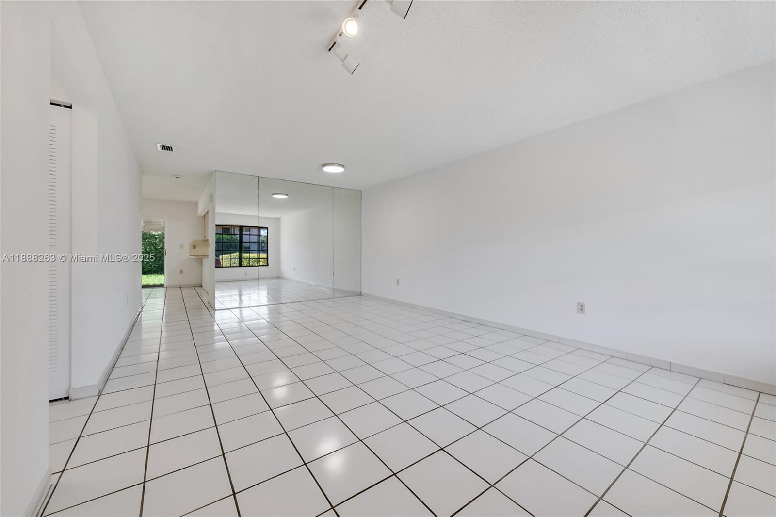 ARBORGATE KENDALL LK E CO - Residential