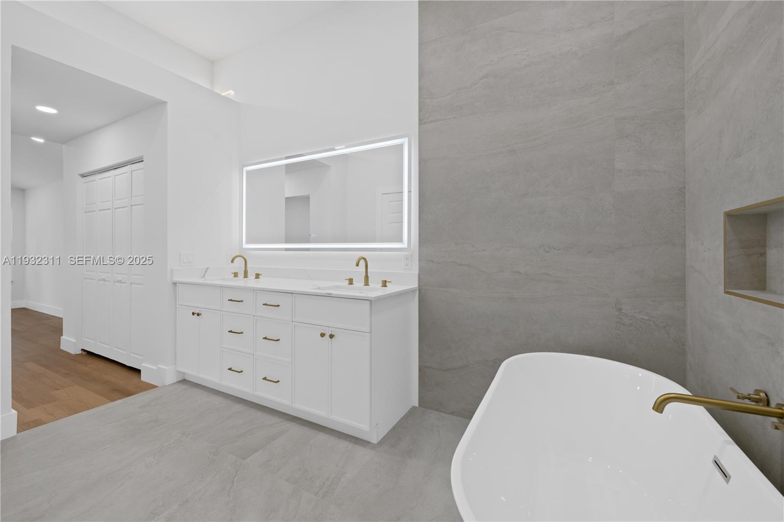 CEDAR CAY - Residential