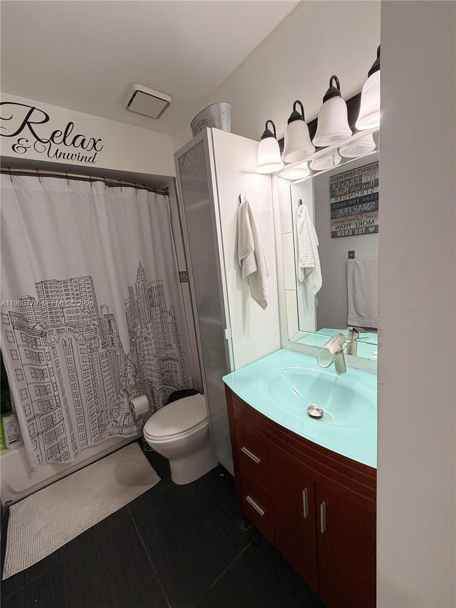 THE MOORS TOWNHOUSES - Residential