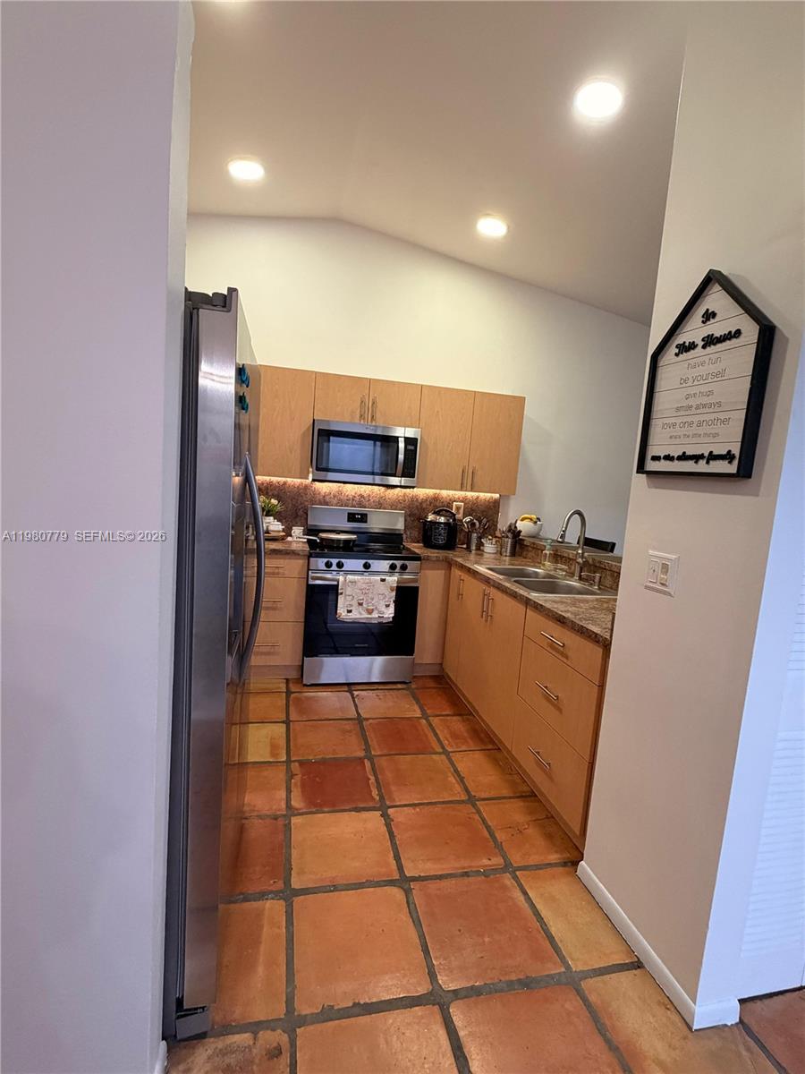 THE MOORS TOWNHOUSES - Residential