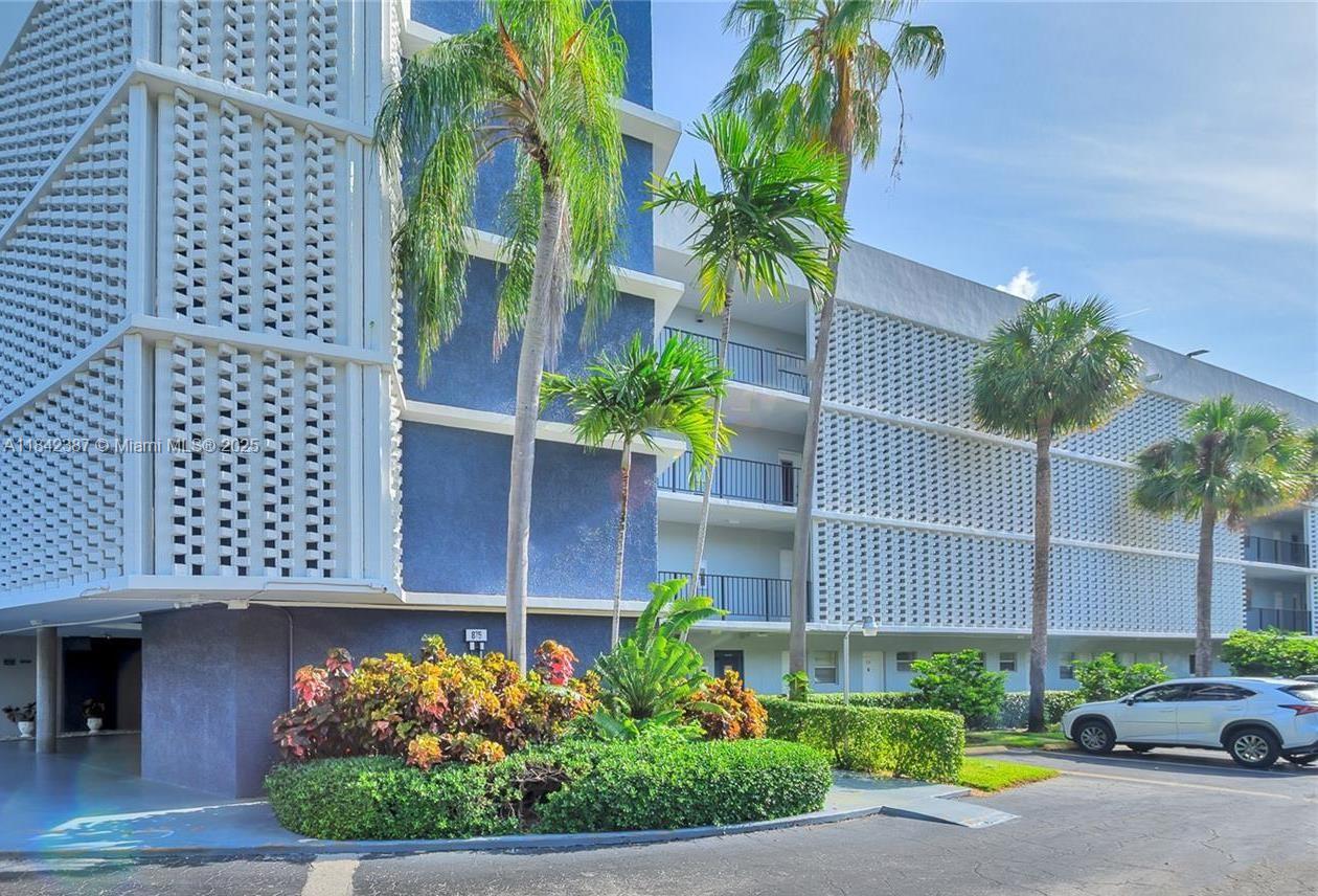 LARGE 1 BEDROOM,1,5 BATHS. CONDO AVAILABLE FOR IMMEDIATE OCCUPANCY. UNIT HAS ENCLOSED BALCONY THAT WILL PERMIT YOU TO RELAX IN TOTAL COMFORT,AS YOU ENJOY THE MAGNIFICENT VIEW OF THE LAKE BEHIND THE UNIT.TWO WALK-IN-CLOSETS PROVIDE AMPLE STORAGE SPACE. THE COMPLEX HAS A POOL ,BARBAQUE AREA,CLUB ROOM,GYM,SAUNA AND POOL TABLE. LOCATED JUST MINUTES FROM MAJOR ROADS AND THE SHOPPING AREAS OF AVENTURA.