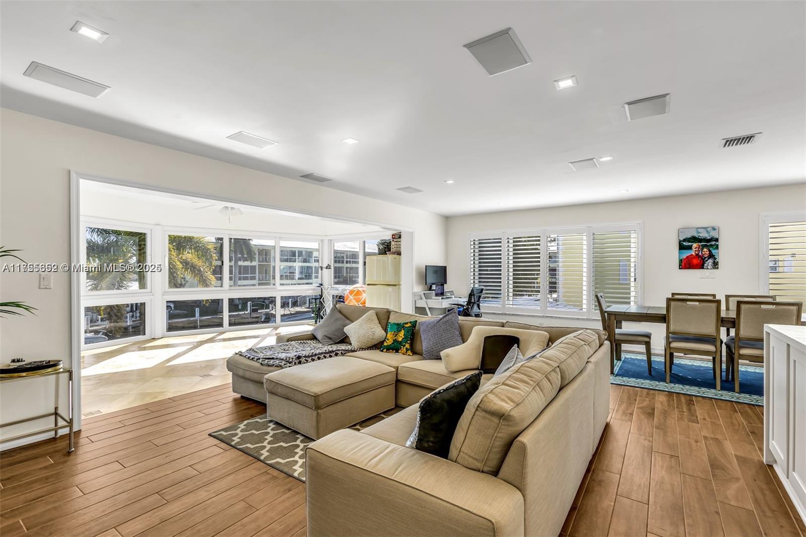 3050 NE 48th St 210