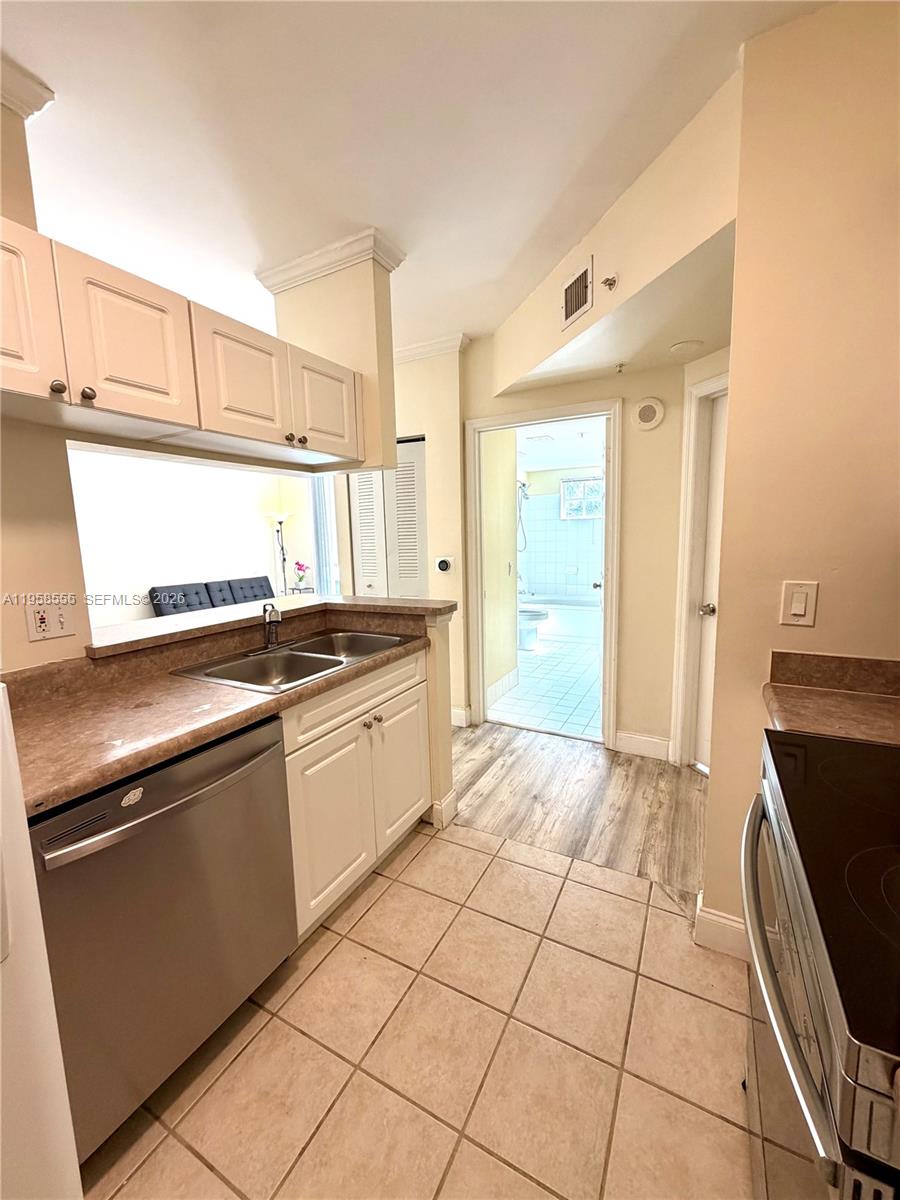 PORTO BELLAGIO CONDO - Residential Lease