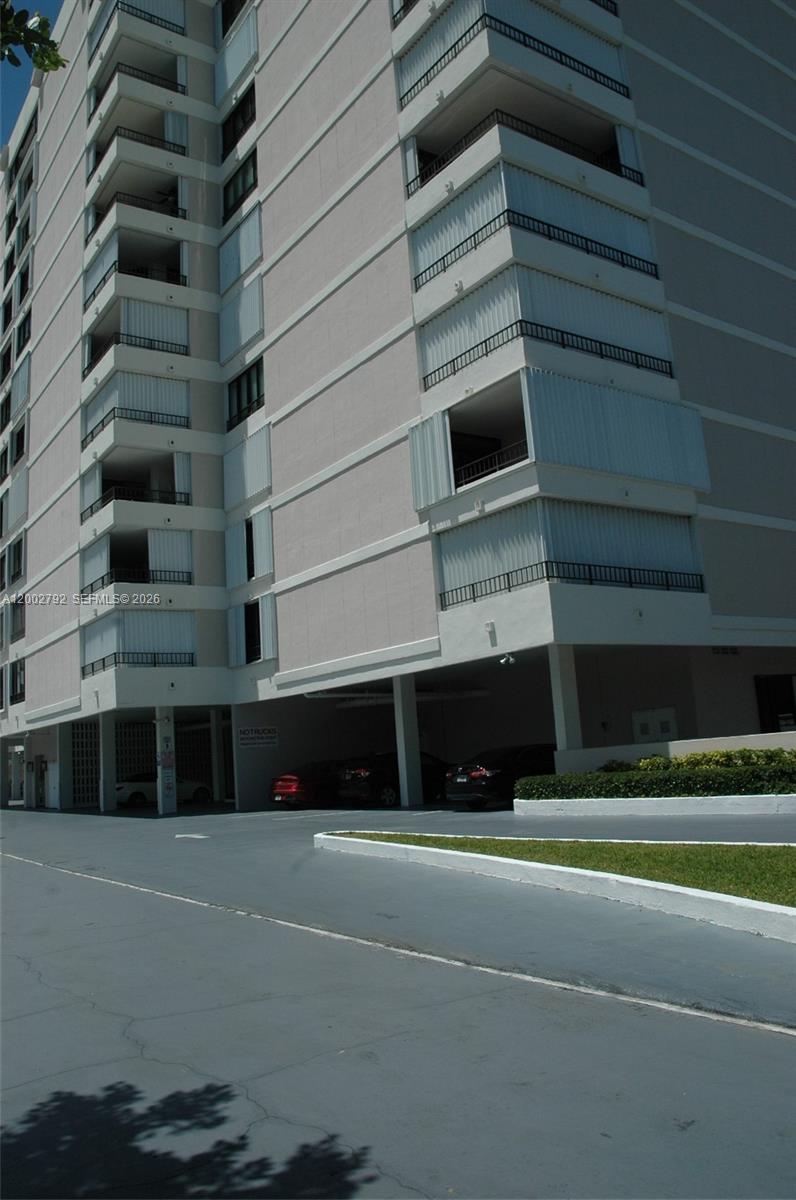 EMERALD TOWER CONDO - Residential