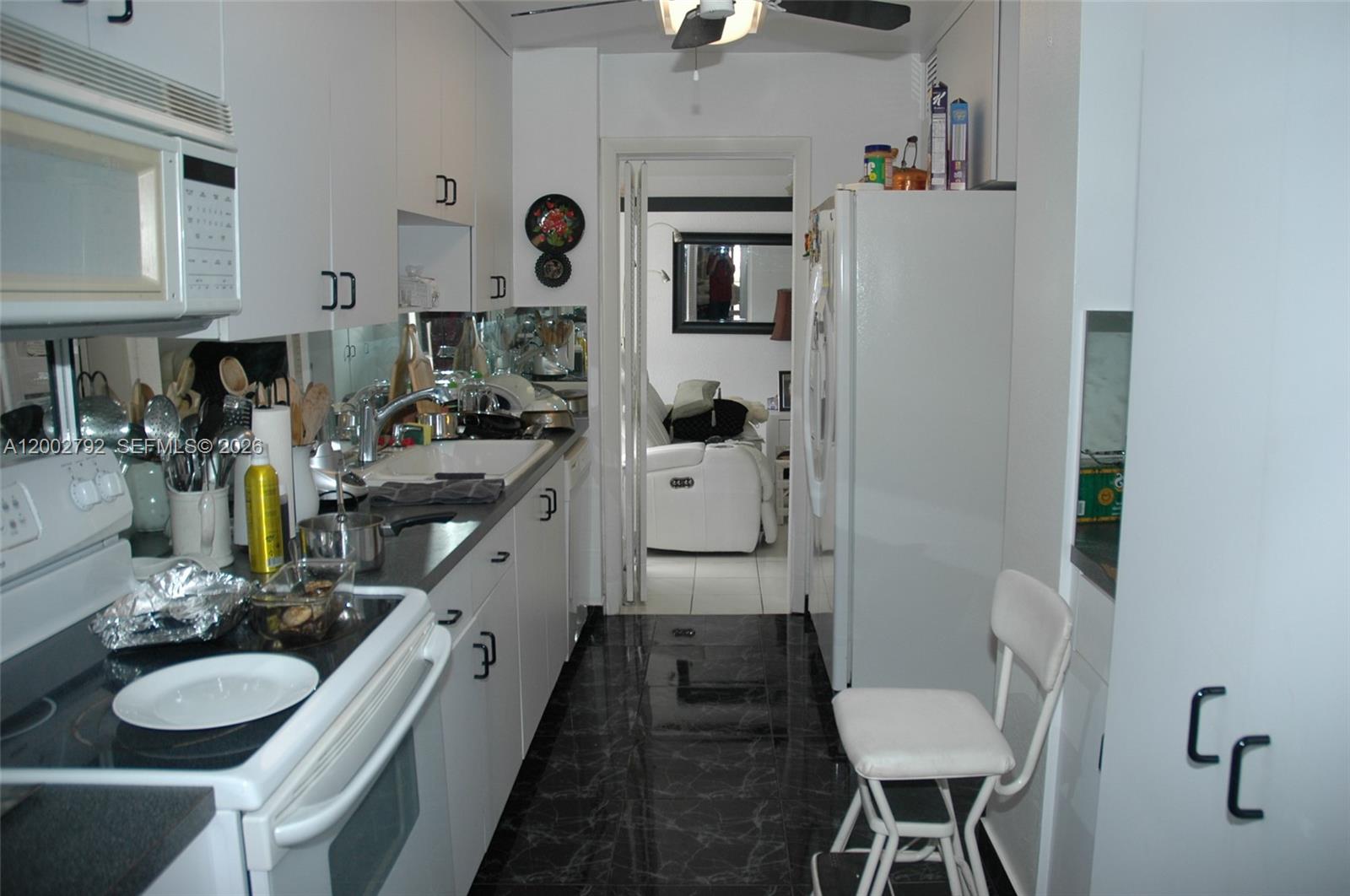 EMERALD TOWER CONDO - Residential